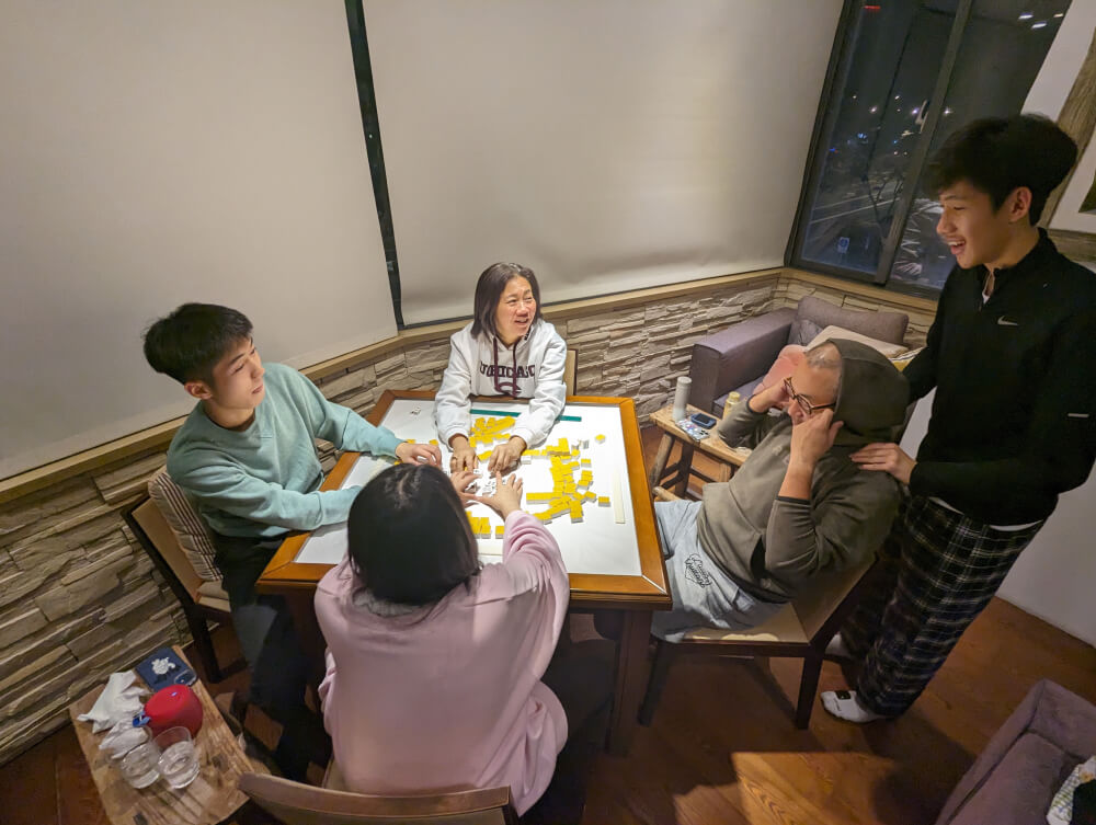 Guo's family playing mahjong